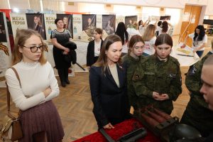 Урок мужества и патриотические выставки прошли в клубе "Успех" в Трусовском районе города Астрахани